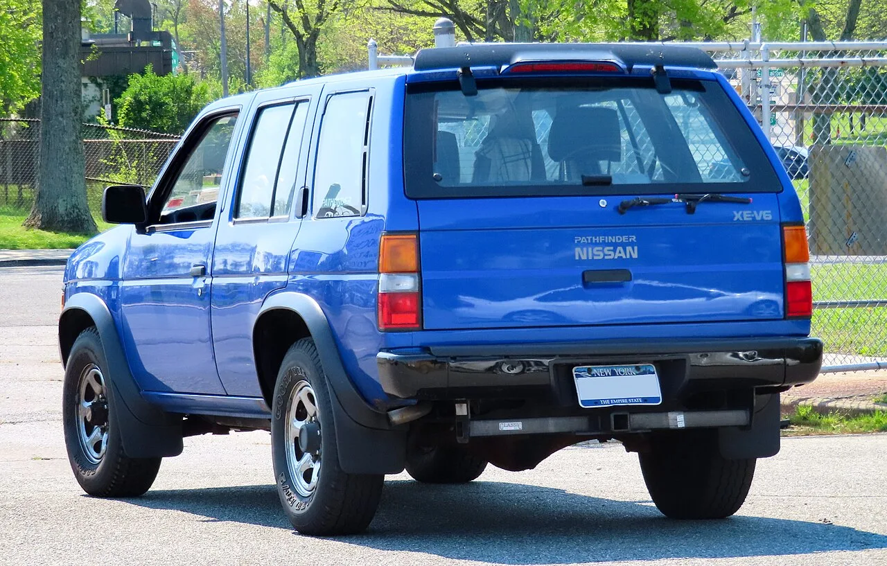 Nissan Pathfinder, rear