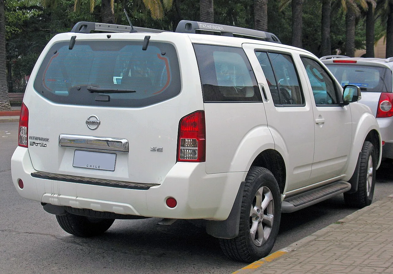 Nissan Pathfinder, rear