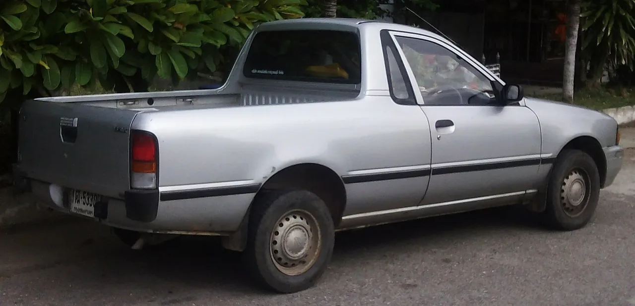 Nissan Pickup, rear