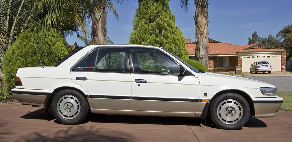 Nissan Pintara U12, rear