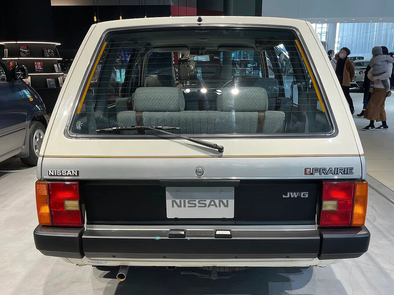 Nissan Prairie M10, rear