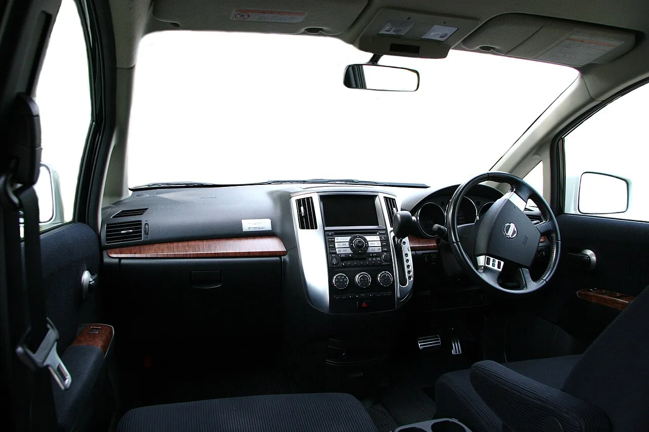 Nissan Presage U31, interior