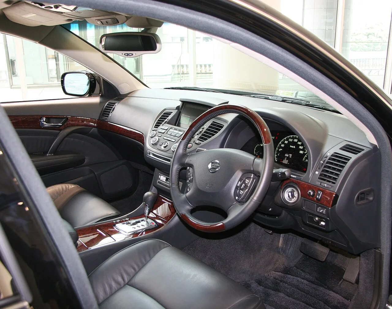 Nissan President, interior