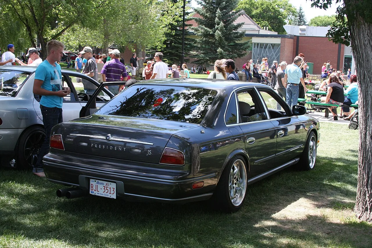 Nissan President, rear