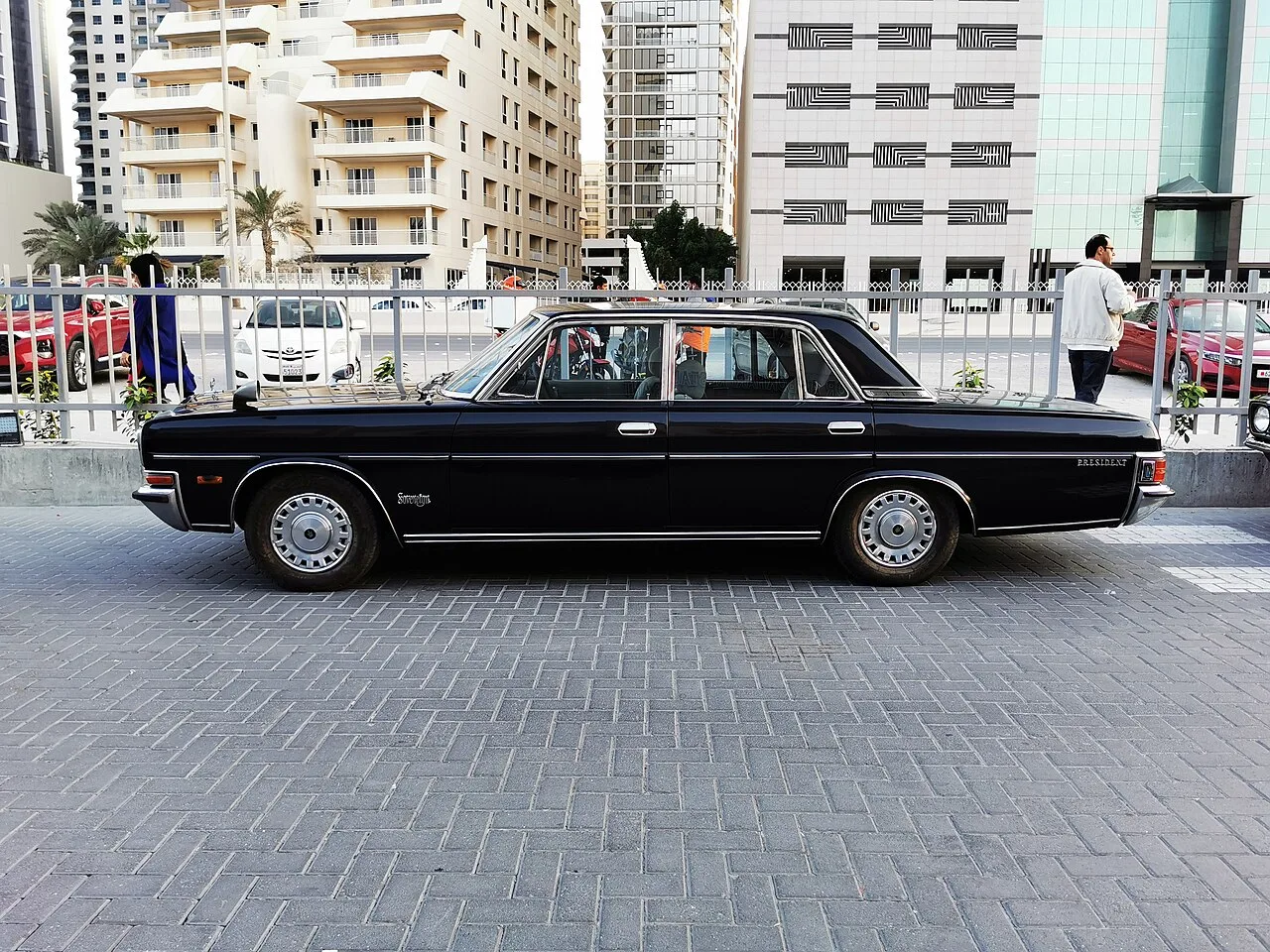 Nissan President, side