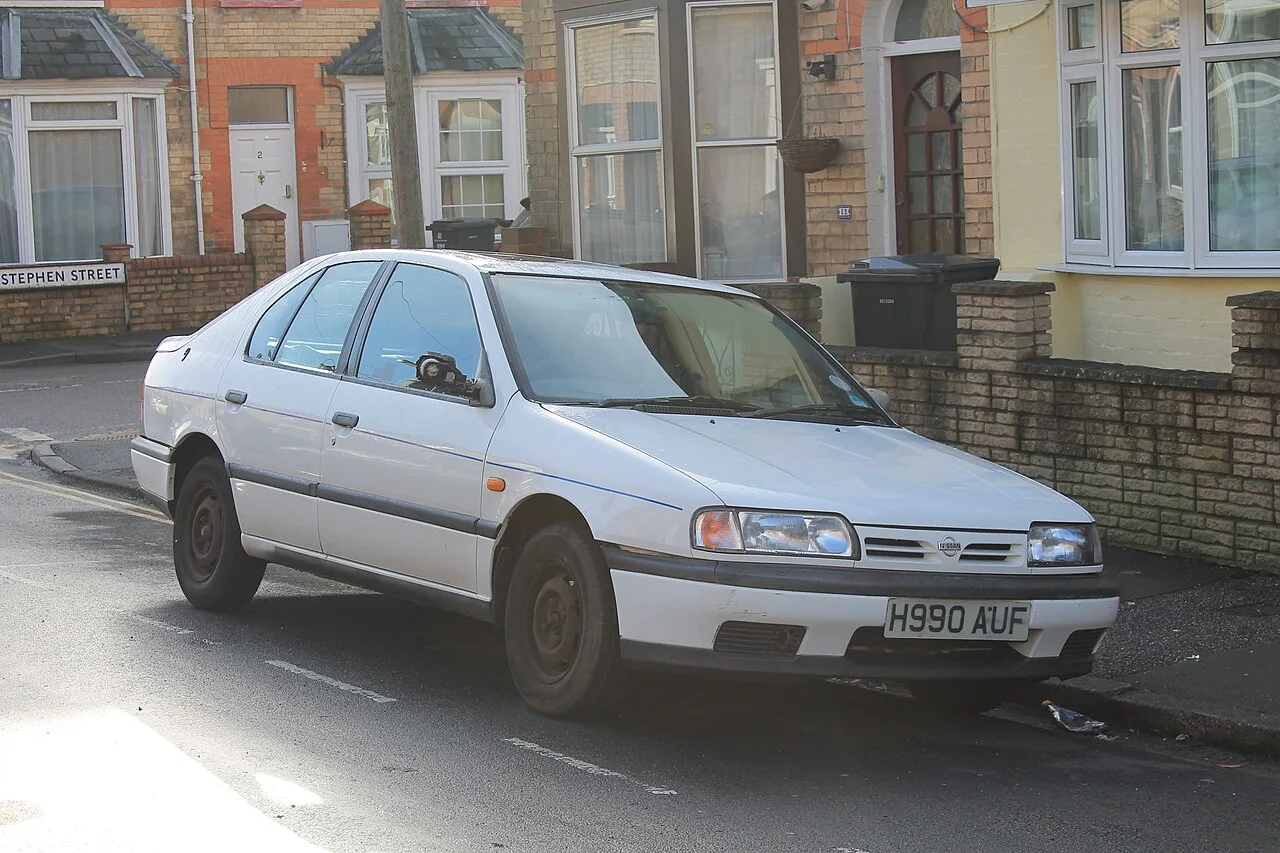 Nissan Primera, side