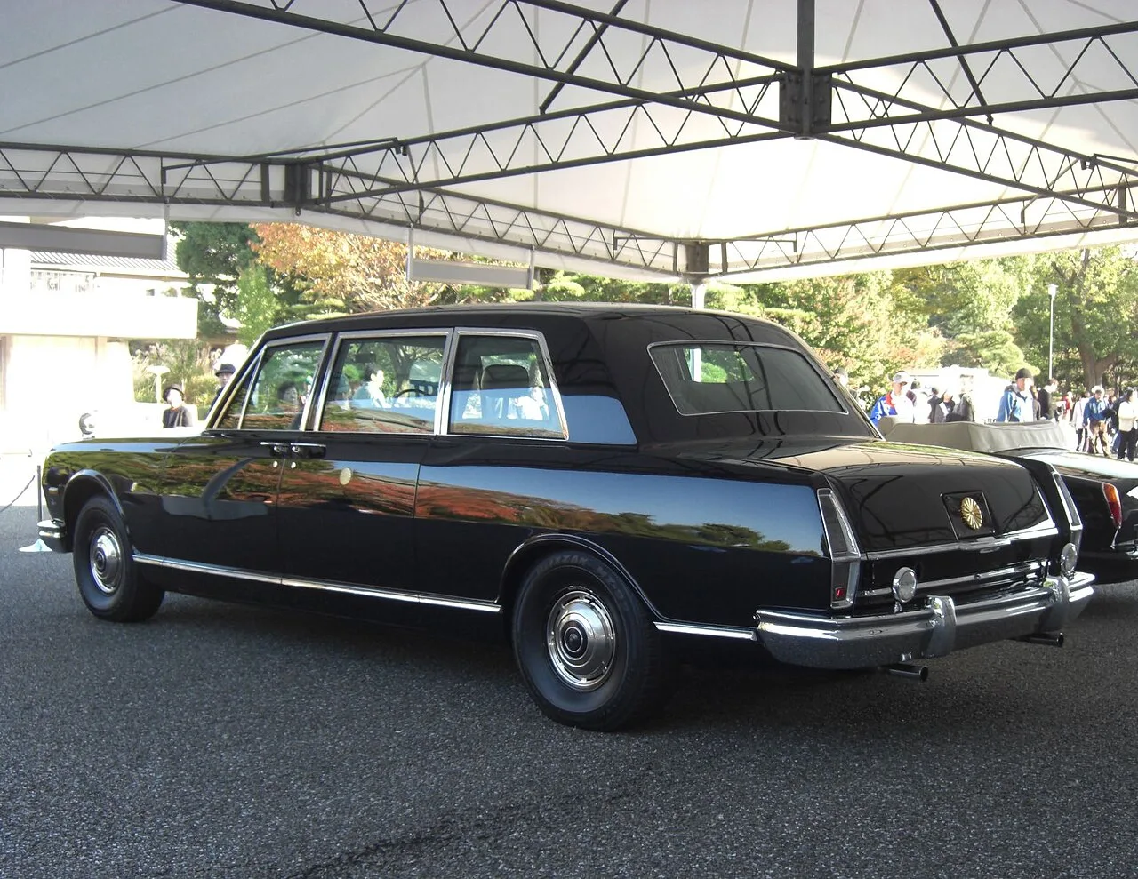 Nissan Prince Royal A70, rear