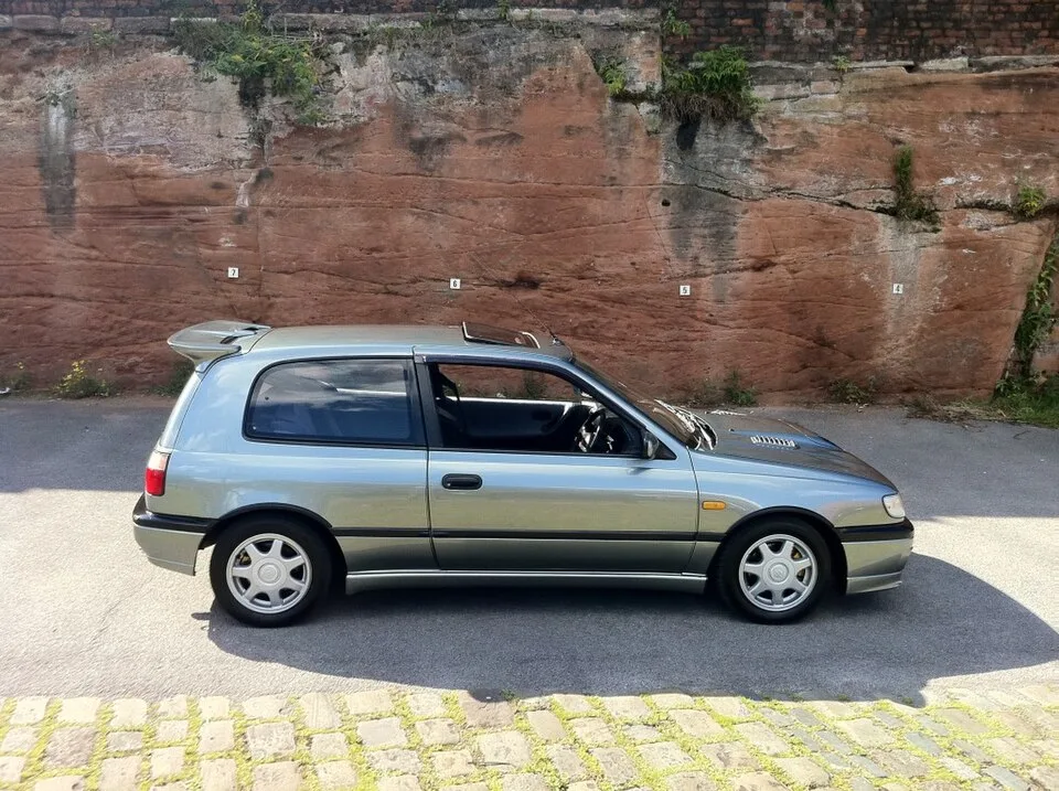 Nissan Pulsar / Sunny N13, side