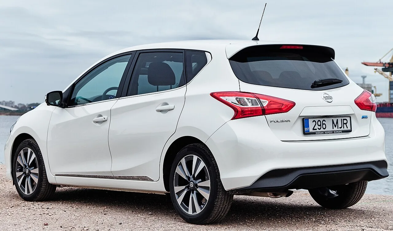Nissan Pulsar C13, rear