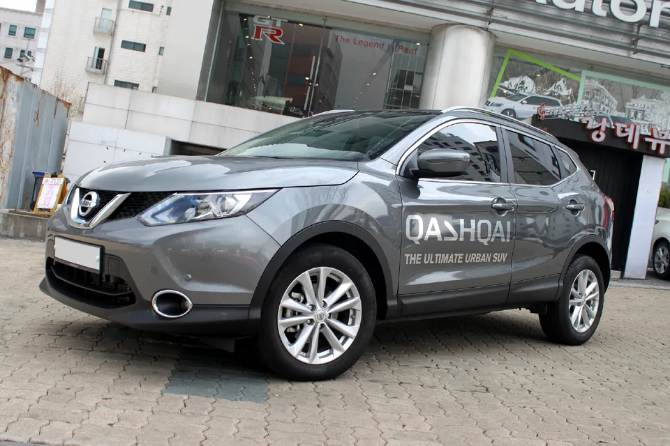 Nissan Qashqai J12, side