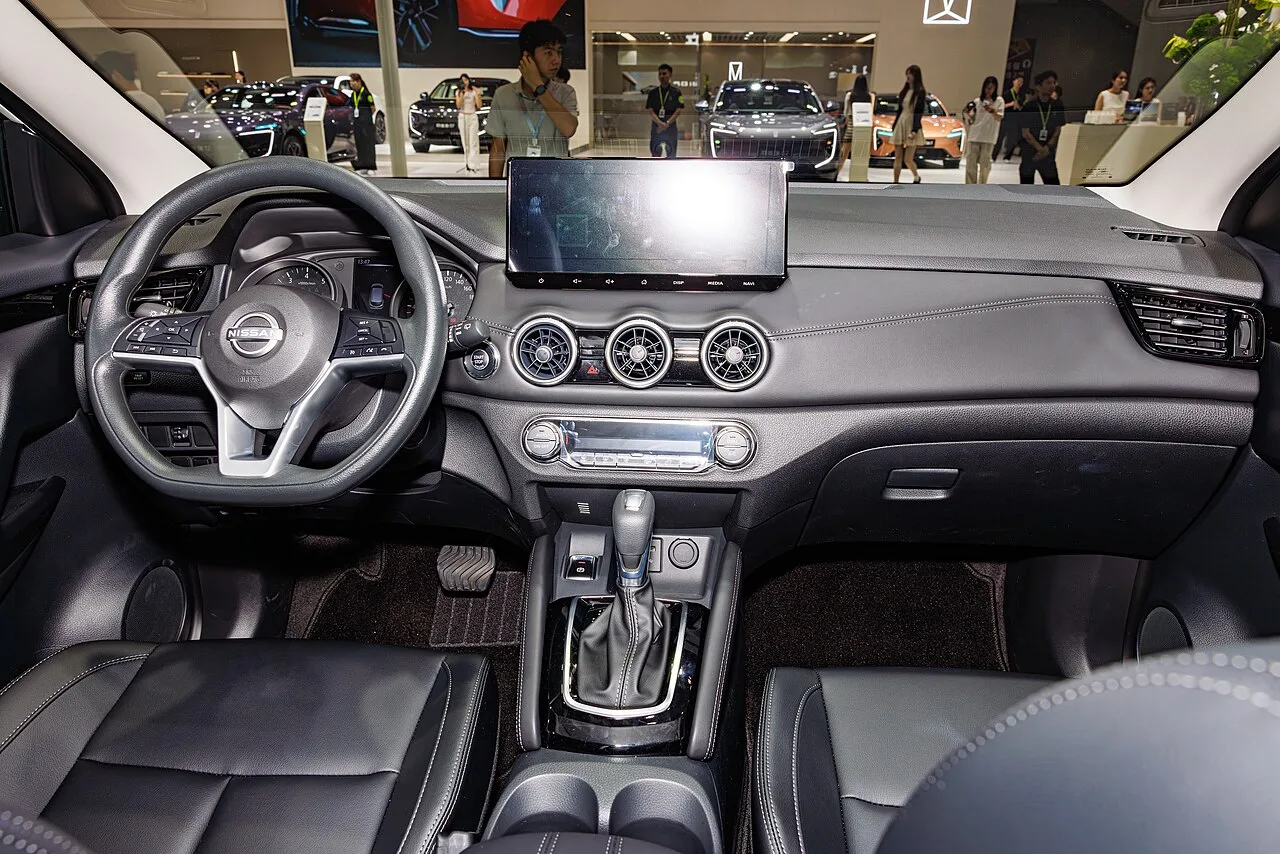 Nissan Qashqai J10, interior