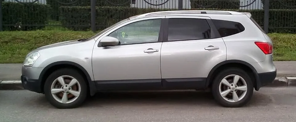 Nissan Qashqai J10, side