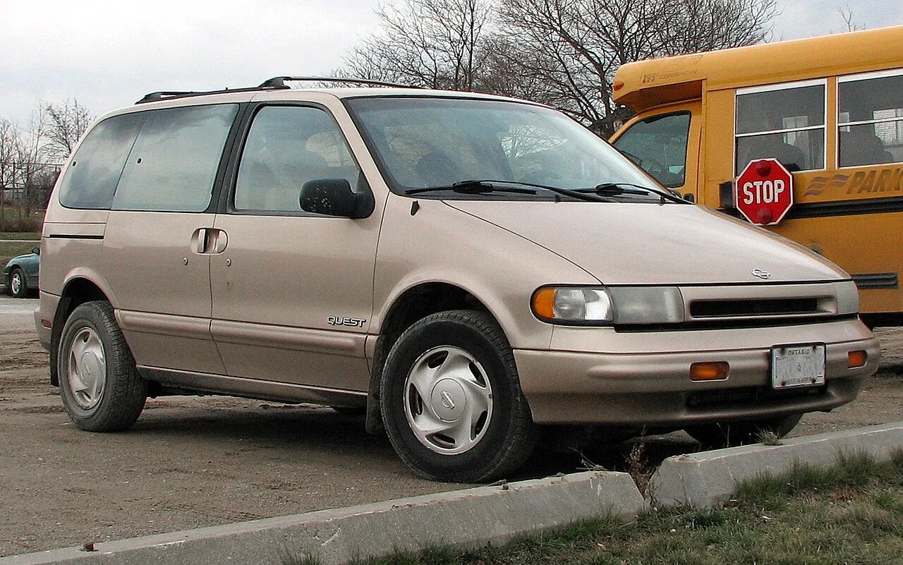 Nissan Quest, side