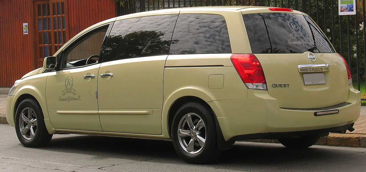 Nissan Quest, rear