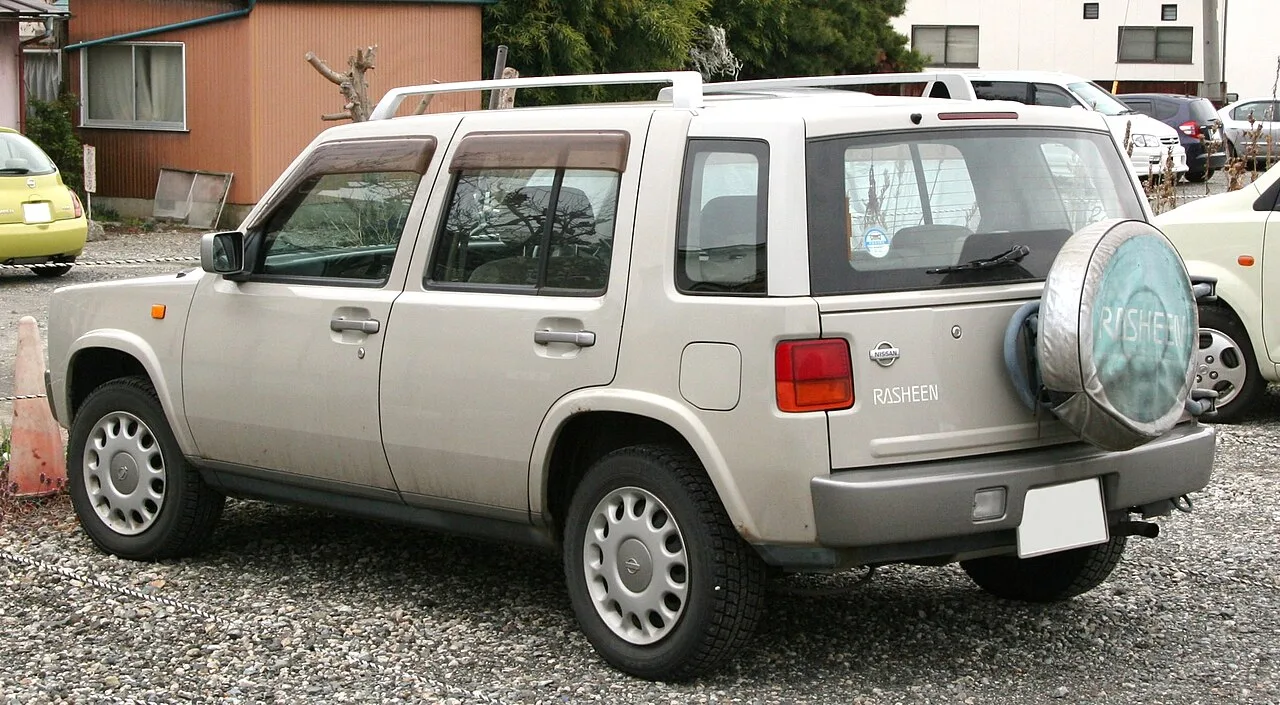 Nissan Rasheen, rear