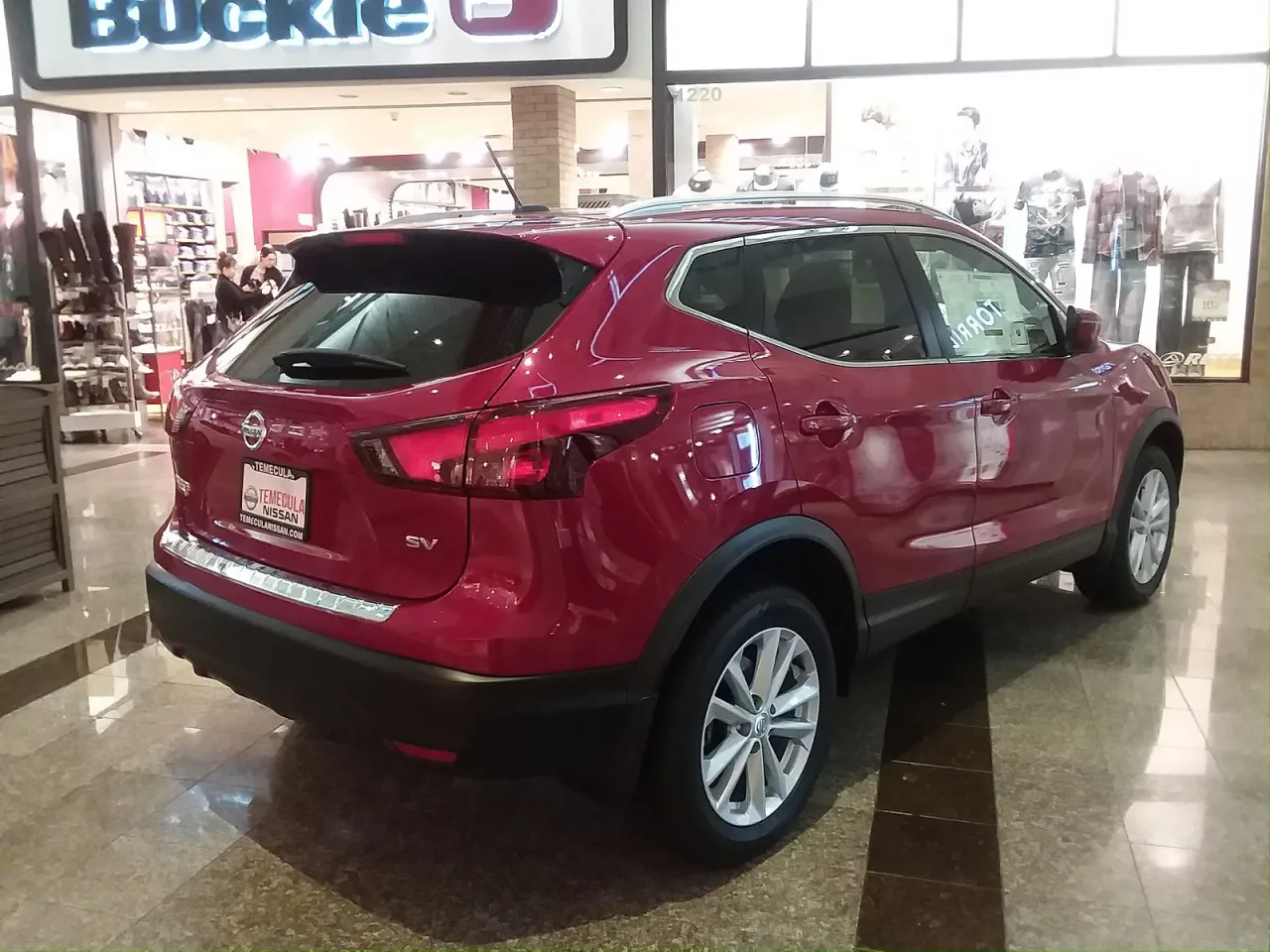 Nissan Rogue Sport, side