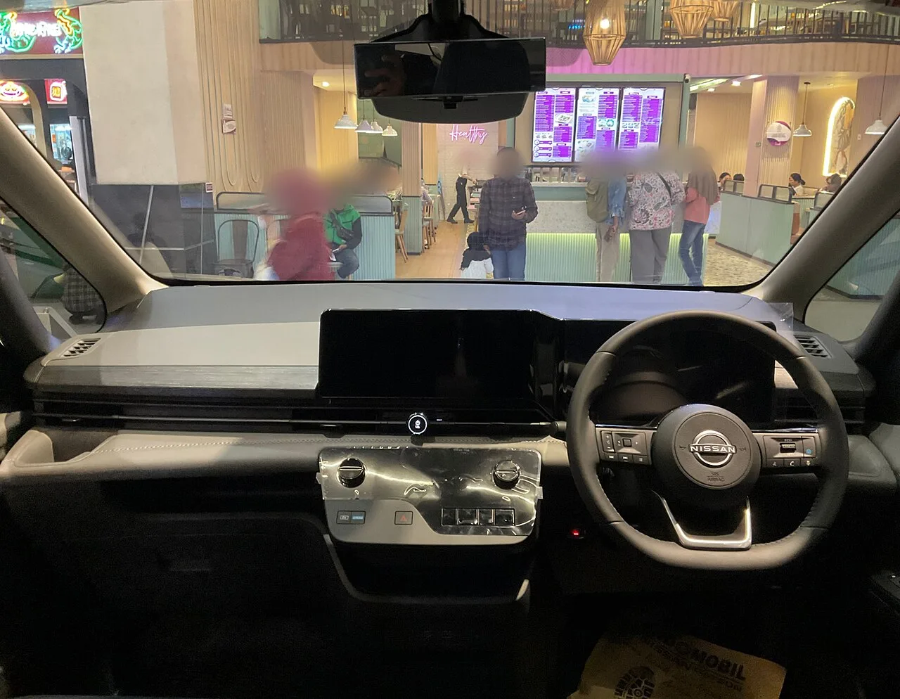 Nissan Serena C28, interior