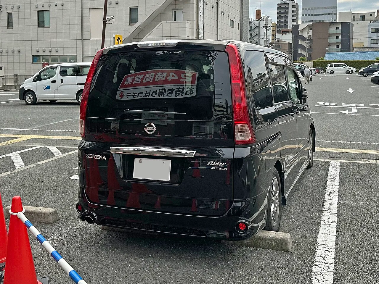 Nissan Serena C25, rear