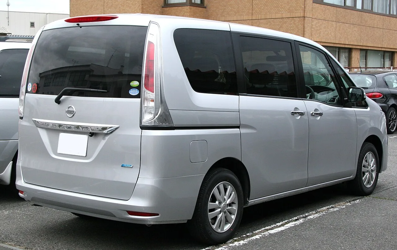 Nissan Serena C26, rear