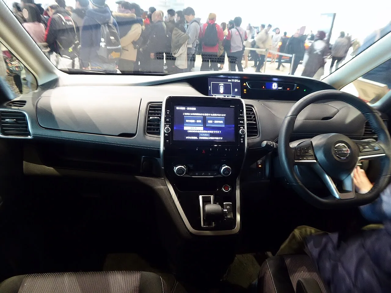 Nissan Serena C24, interior