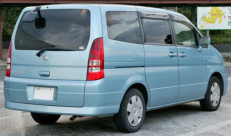 Nissan Serena C24, rear