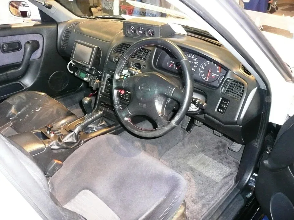 Nissan Skyline GT-R, interior