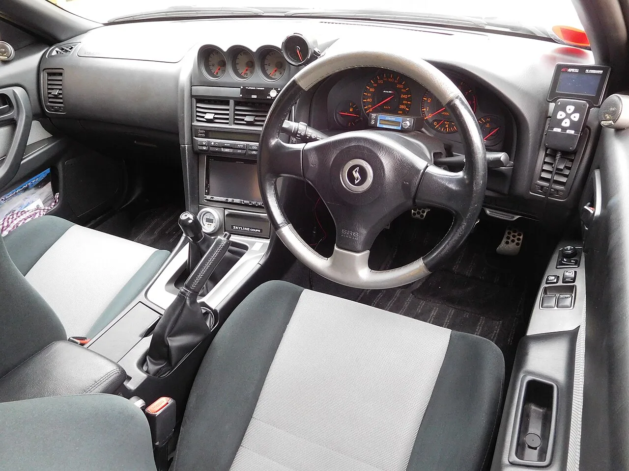 Nissan Skyline, interior