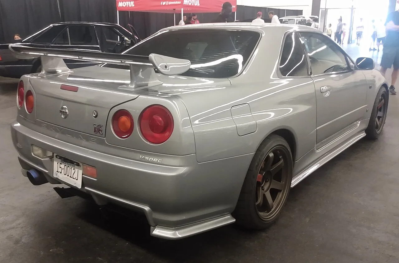Nissan Skyline, rear