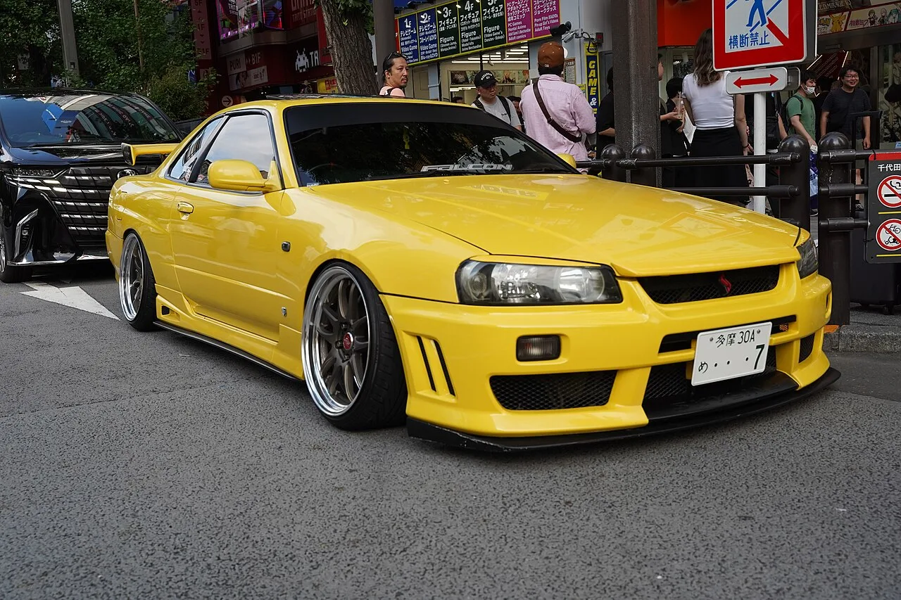 Nissan Skyline, side