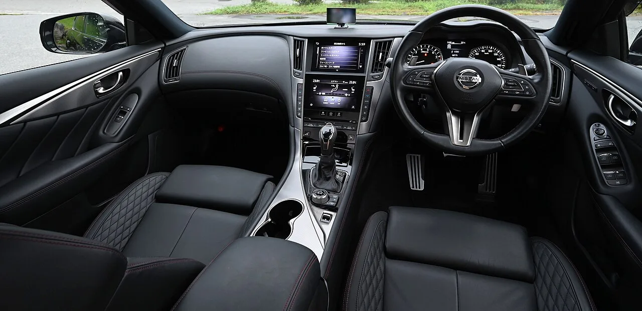 Nissan Skyline, interior