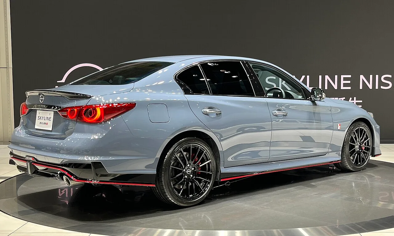 Nissan Skyline, rear