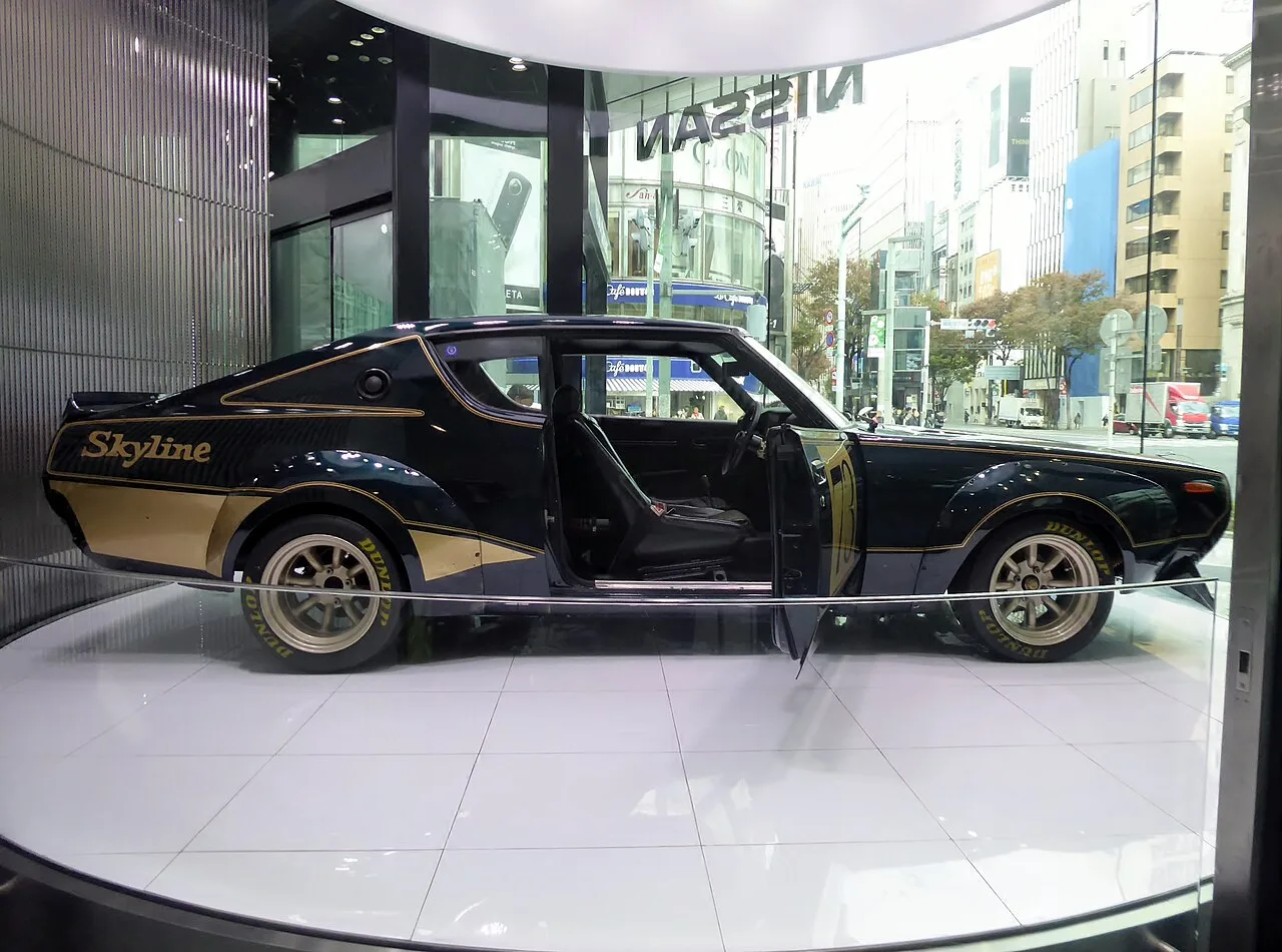 Nissan Skyline GTS-R, side