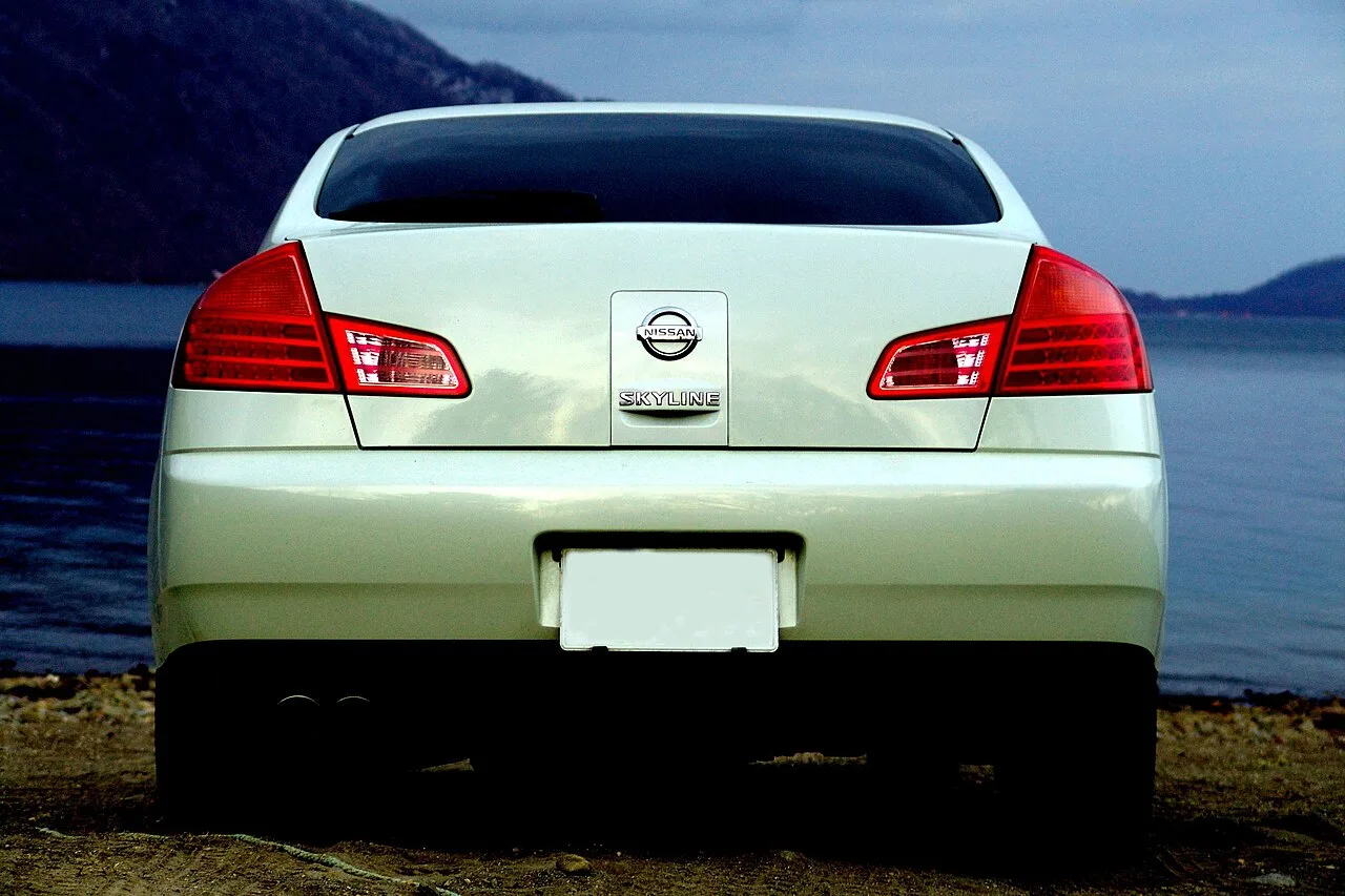 Nissan Skyline, rear