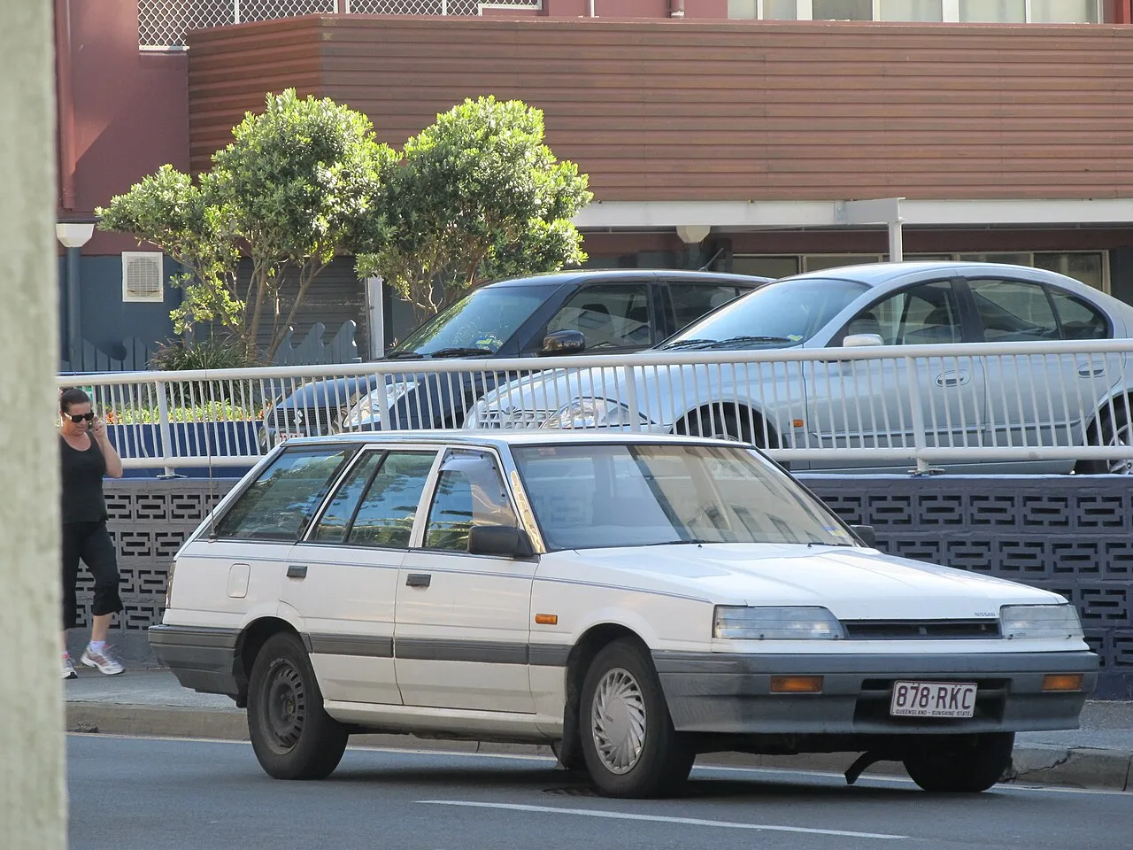 Nissan Skyline R31 seventh generation, side