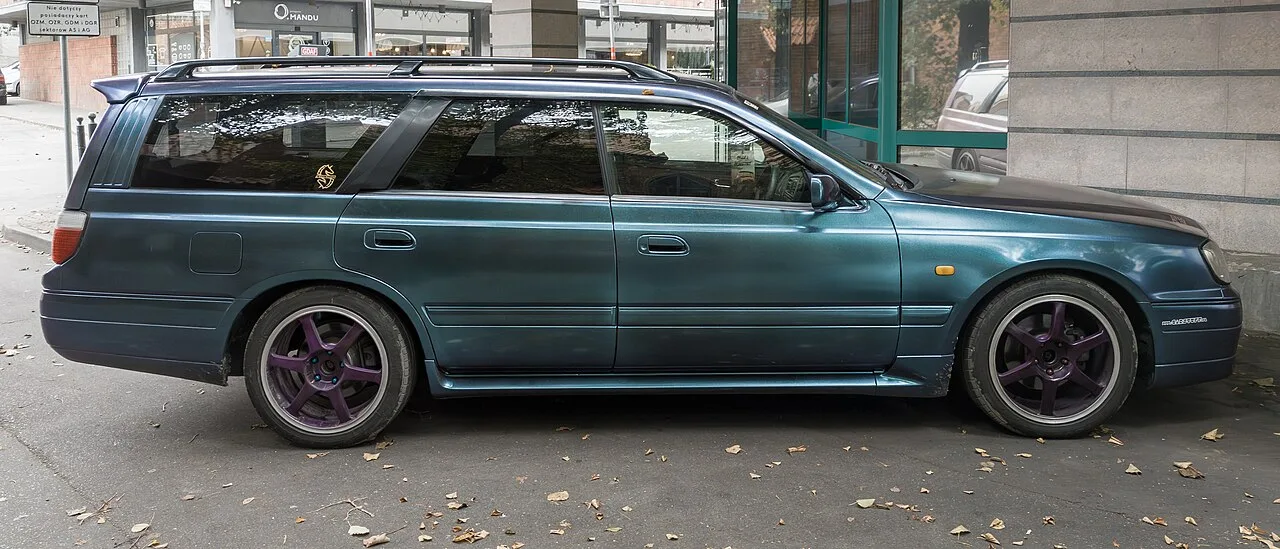 Nissan Stagea 260RS, side
