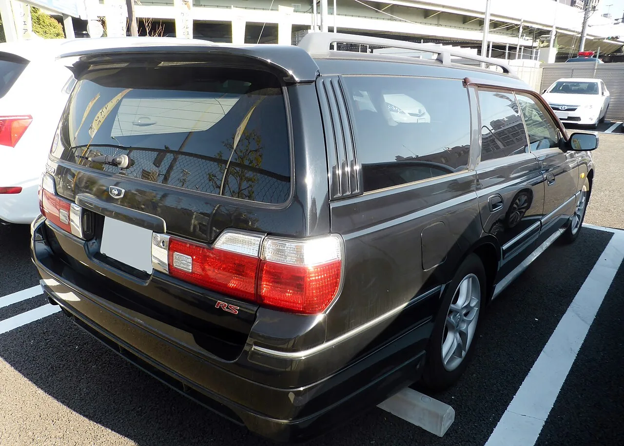 Nissan Stagea WC34, rear