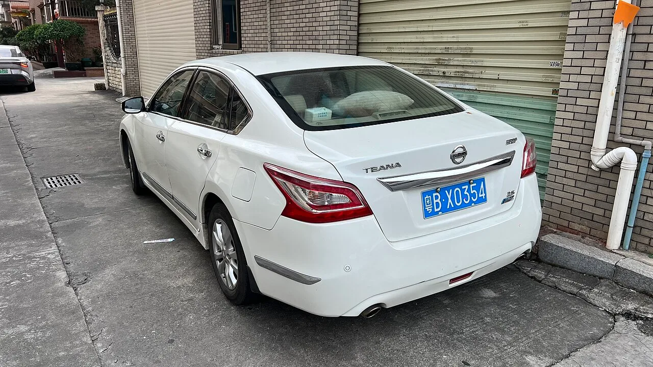 Nissan Teana J31, rear
