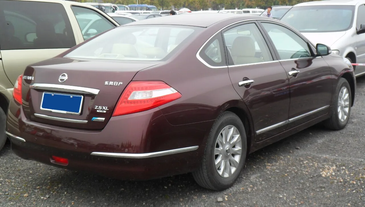 Nissan Teana J32, rear