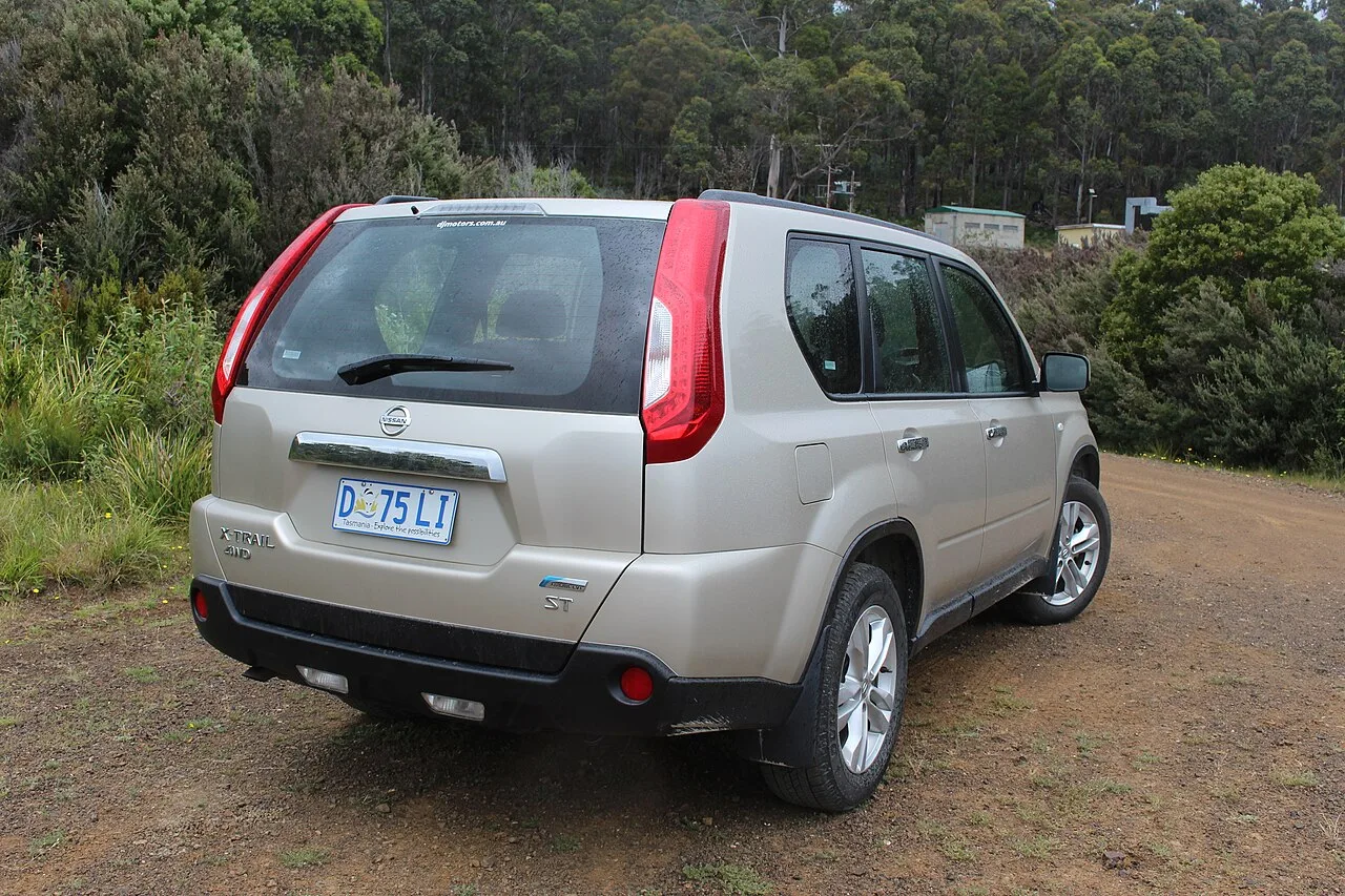 Nissan X-Trail T31, rear