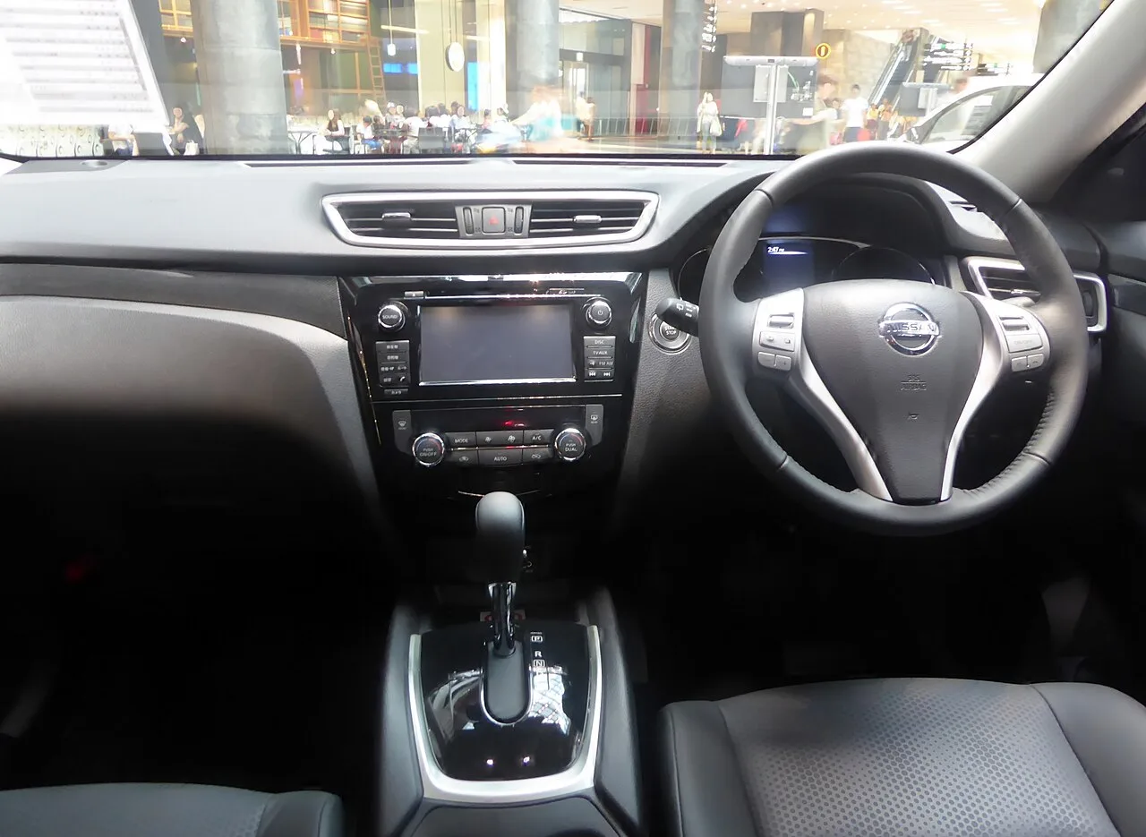 Nissan X-Trail T30, interior