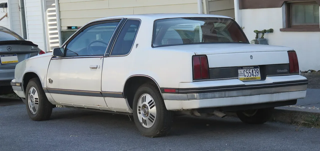Oldsmobile Calais, rear