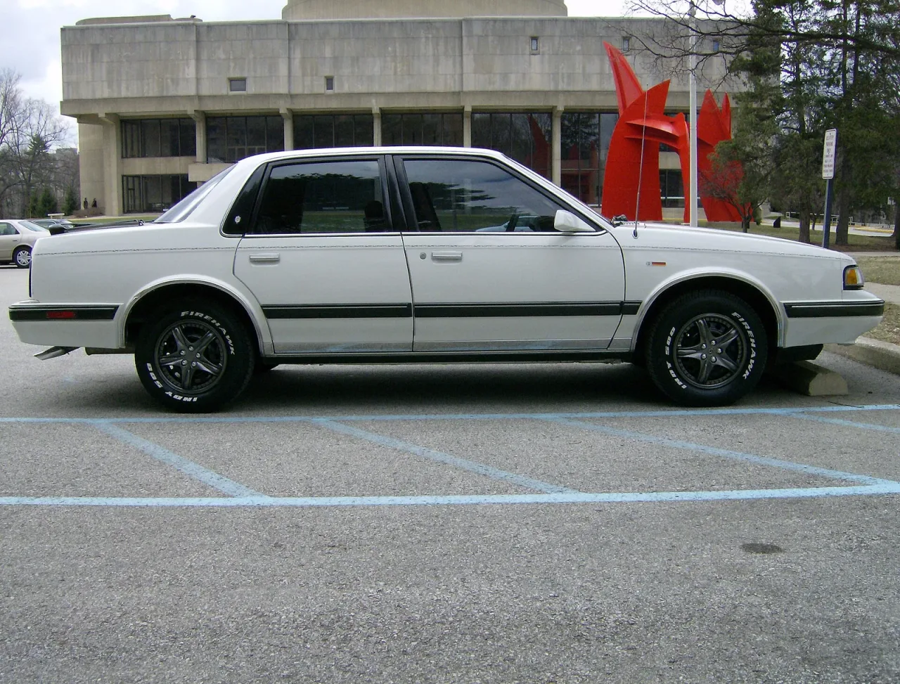 Oldsmobile Cutlass Ciera, side
