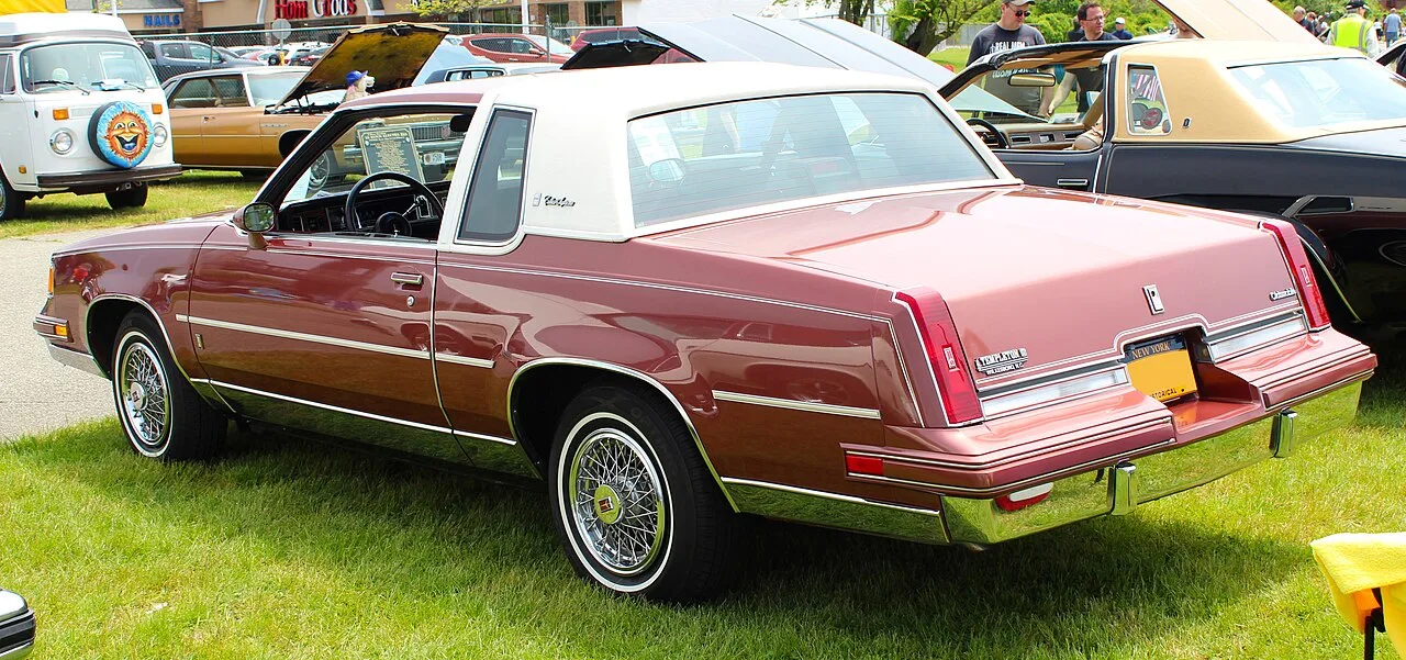 Oldsmobile Cutlass Supreme, rear