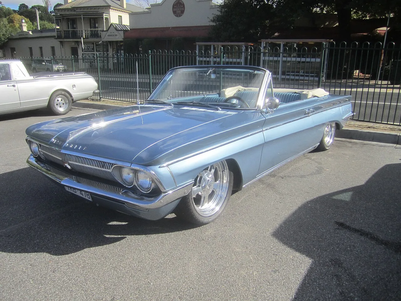 Oldsmobile Cutlass Jetfire, interior