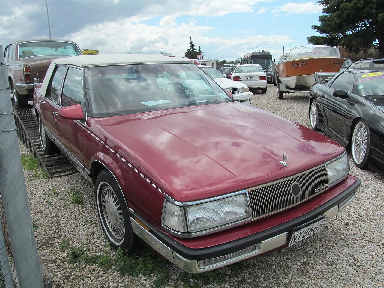Oldsmobile Cutlass, interior