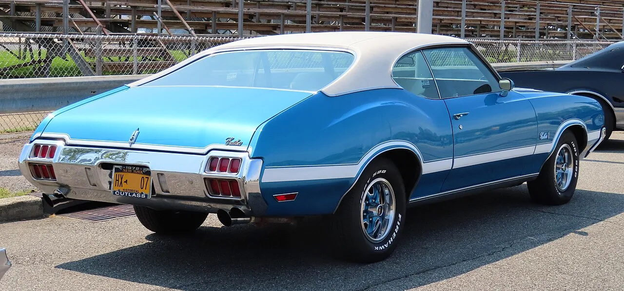 Oldsmobile Cutlass Hurst/Olds, rear