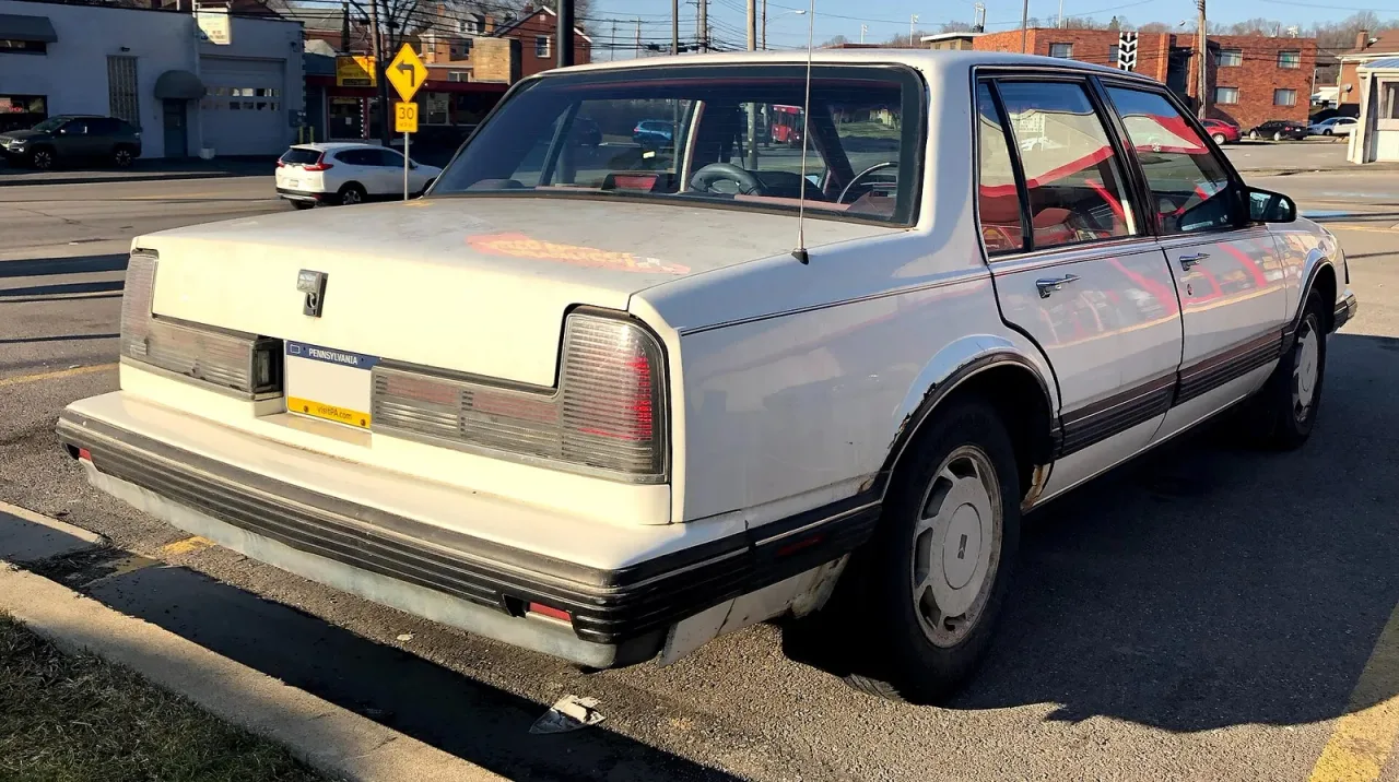 Oldsmobile Eighty-Eight, rear