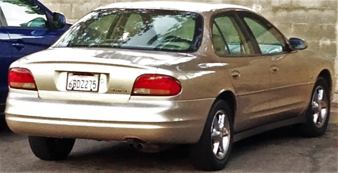 Oldsmobile Intrigue, rear
