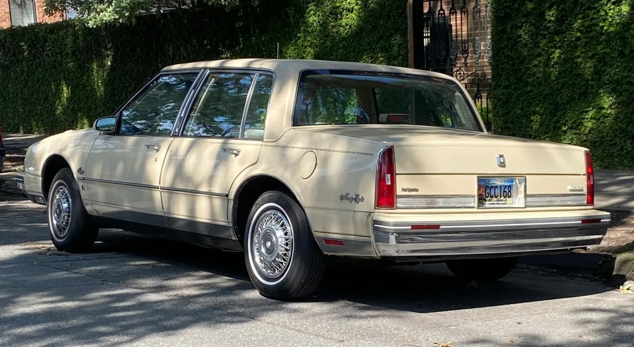 Oldsmobile Ninety-Eight Regency, rear