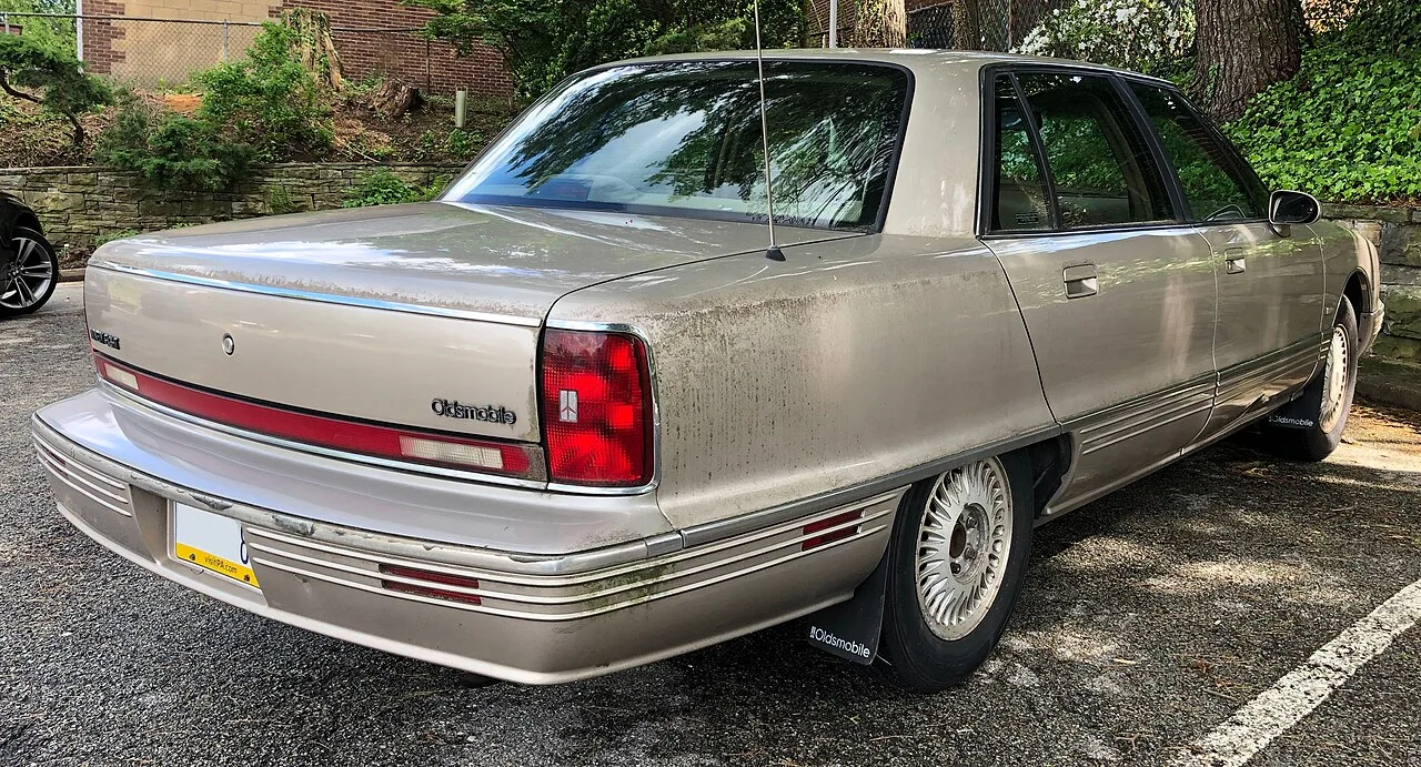 Oldsmobile Ninety-Eight, rear